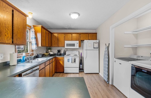 Woodfield House | Large Private Yard, Near USC! - The Garnet Goliath