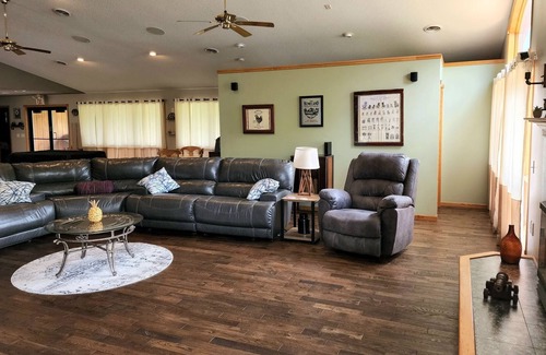 Merrillan House | Large ranch house