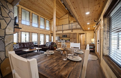 Golden Cabin | Large River front cabin overlooking Glover River