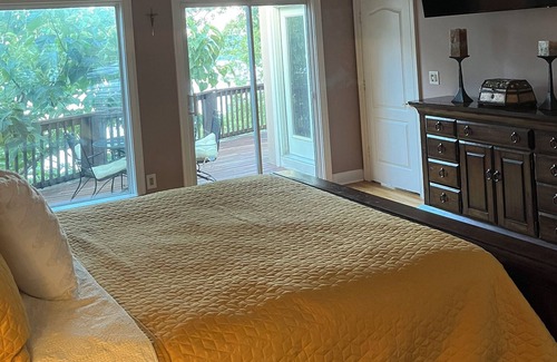 Little Rock House | Large river-view home convenient to the city, freewsys and sirport.