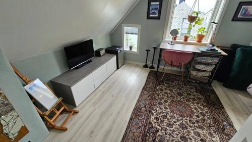Alesund House | Large room in a unique apartment, balcony, free parking