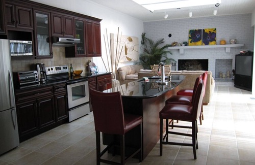 Noyack Bed & Breakfast | Large Room w use of pool/tennis in Spacious home