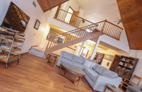 Bladensburg House | Large Rustic Retreat House with Hot Tub