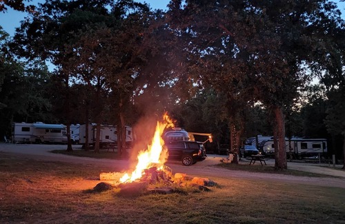Kingston House | Large RV by Lake Texoma, Choctaw, and West Bay Casino