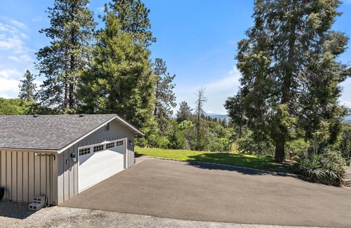 Central Point Other | 🏞 Large Scenic Home with Spectacular views!! Jacuzzi + Sleeps up to 8