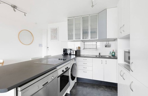 Randwick Apartment | Large, Seaside 2 Bedroom home with Ocean Views