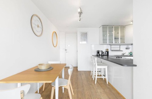 Randwick Apartment | Large, Seaside 2 Bedroom home with Ocean Views