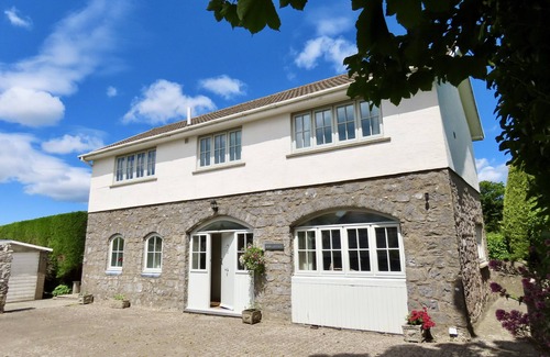 Manorbier Cottage | Large seaside cottage with spacious garden, in a quiet area close to beach.