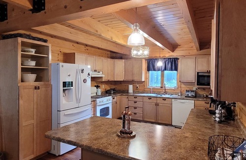 Smithfield Cabin | Large Secluded Cabin on the Lake - Now booking 2+ night stays