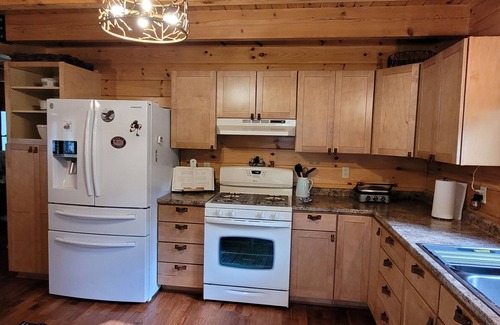 Smithfield Cabin | Large Secluded Cabin on the Lake - Now booking 2+ night stays