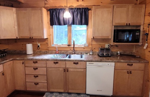 Smithfield Cabin | Large Secluded Cabin on the Lake - Now booking 2+ night stays