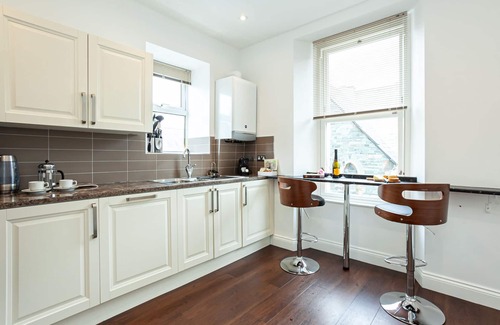 Keswick Apartment | Large self contained Keswick town centre apartment, free parking for 1 car. 🚙