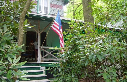 Mount Gretna Heights Cottage | Large Shadywood Cottage with Wrap Around Porch