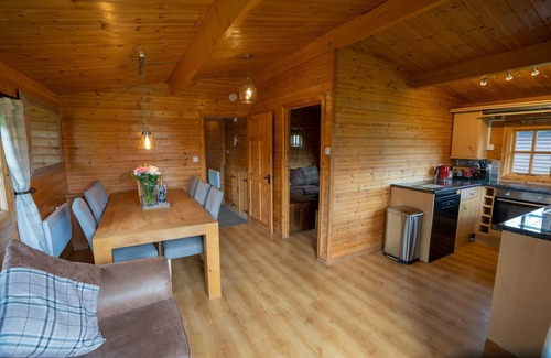 East Huntspill Cabin | Large Somerset lodge with access to adventure activities