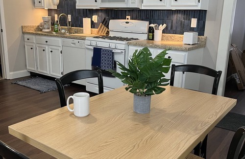 Shelby Park House | Large space!