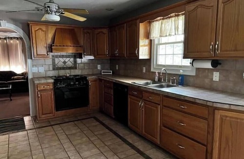 Delbarton House | Large spacious house with ample parking for large groups.