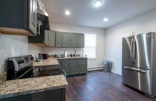 Federal Hill Apartment | Large, Spacious & Modern Apt ★ Great For Families & Groups | Near Downtown