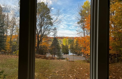 Bracebridge Cottage | Large Spacious Waterfront Cottage