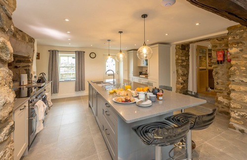 Rhyd-y-clafdy Cottage | Large Stone Cottage With Hot Tub and Sea Views | Ty-Newydd-Llannor