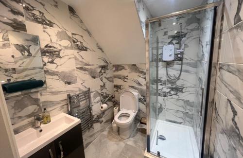 Shepherd's Bush Apartment | Large studio flat Uxbridge Road