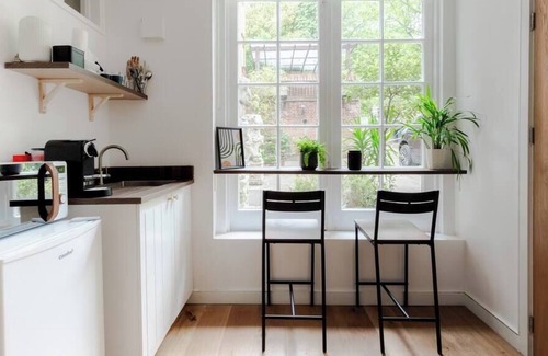 Frognal and Fitzjohns Apartment | Large Studio in Hampstead with Character