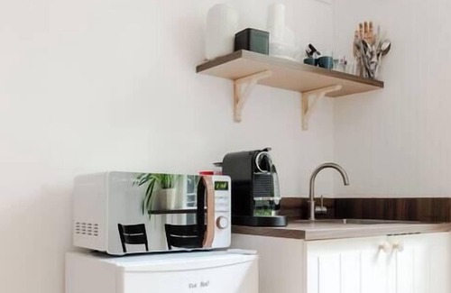 Frognal and Fitzjohns Apartment | Large Studio in Hampstead with Character