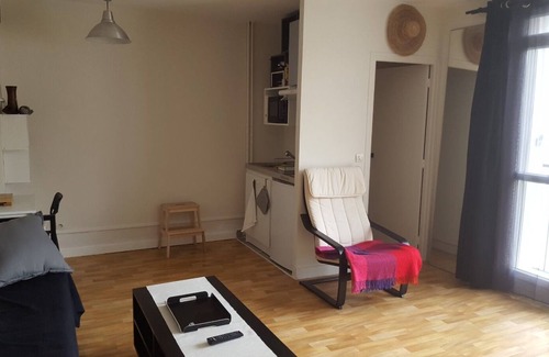 Trappes Apartment | large studio near station / leisure center of St Quentin and Versailles