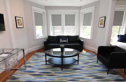North Brookline Apartment | Large Studio w/Queen AND Sofa Bed.#38