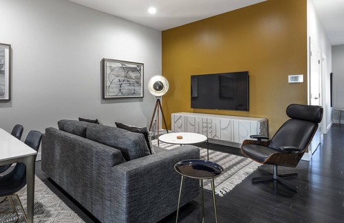 Hoboken Apartment | Large Stylish 3BR Loft on Cobblestone Ln Near NYC