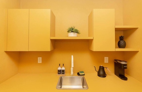 El Portal Apartment | Large Stylish Studio Apartment in El Portal 3