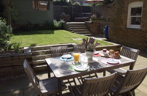 Hunstanton House | Large Stylish Victorian Villa - steps from the beach and town facilities