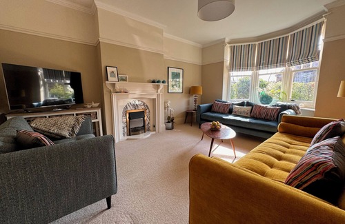 Hunstanton House | Large Stylish Victorian Villa - steps from the beach and town facilities