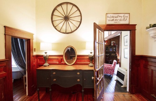 Belton House | Large Suite in Historic Farm with Private Entrance, Private Bath Kitchenette