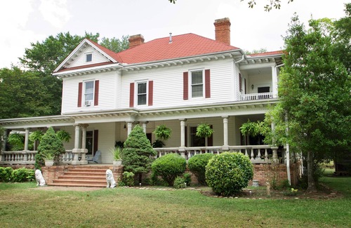Belton House | Large Suite in Historic Farm with Private Entrance, Private Bath Kitchenette