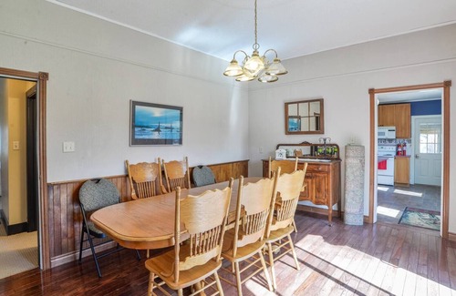 Bala Cottage | Large Three Bedroom Retreat Family Friendly Cottage