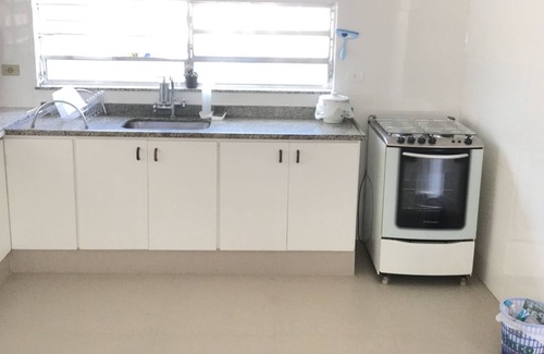 Lazaro House | Large townhouse in quiet street for 12 people