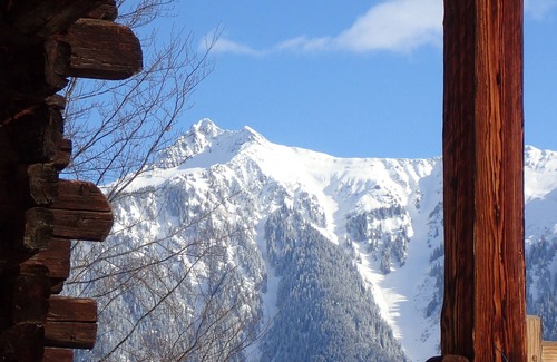 Beaufort Ski Chalet | Large traditional chalet in a quiet location