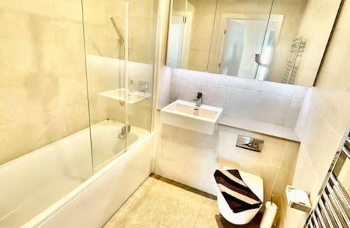 Fairfield Apartment | Large Two Bed & Two Bathroom Penthouse That Sleeps 6