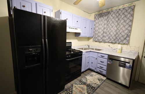 Charlton Heights House | Large Updated 3 bedroom Townhome w/mountain view nearby Kanawha river