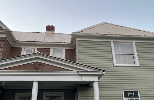 Charlton Heights House | Large Updated 3 bedroom Townhome w/mountain view nearby Kanawha river