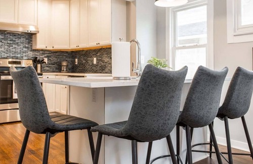 Kansas City House | Large Urban Core Home - Close to UMKC - Sleeps 14