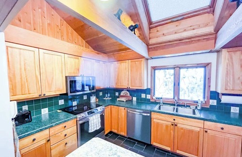 Waitsfield House | Large Vermont ski home on private scenic lot centrally located in the Mad River Valley