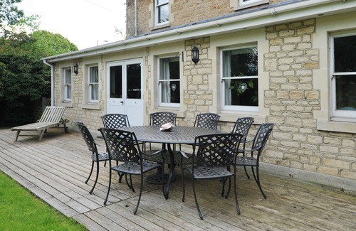 Chippenham House | Large Victorian Town House. Pets welcome. Great for families or house parties