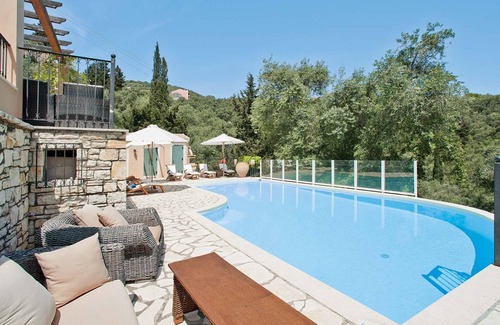 Gimari Villa | Large villa, games room, short drive to 2 villages