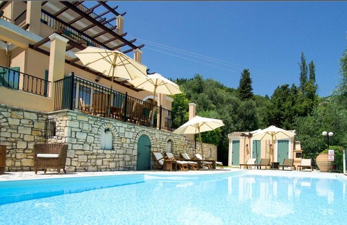 Gimari Villa | Large villa, games room, short drive to 2 villages
