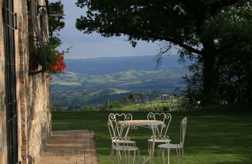 Ficulle Villa | Large Villa with pool overlooking the vineyards between Rome/Florence