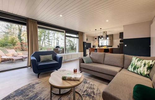 America House | Large VIP Cottage 4 People