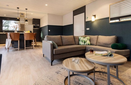 America House | Large VIP Cottage 4 People