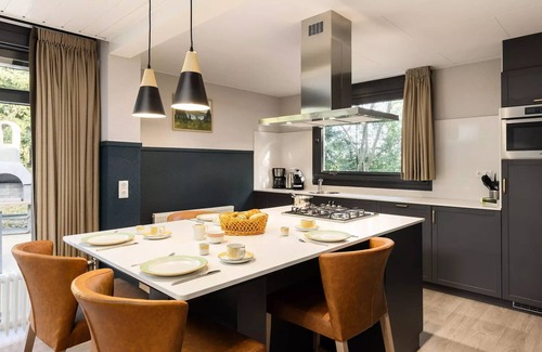 America House | Large VIP Cottage 4 People