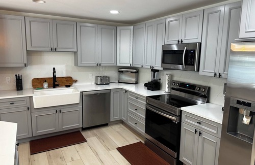 Naples House | LARGE Waterfront Sandy Bottom Lake House on Brandy/Long Lake